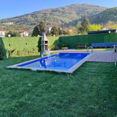 Escape From Istanbul Tatil בית נופש ספנג'ה